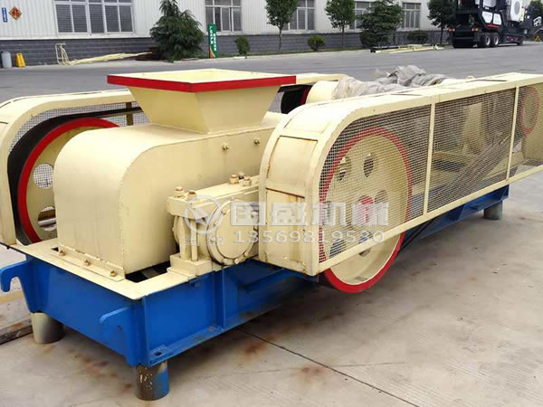 新型對輥細(xì)碎機(jī) 新型對輥細(xì)碎機(jī)